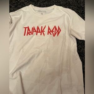 medium men’s trippin red shirt